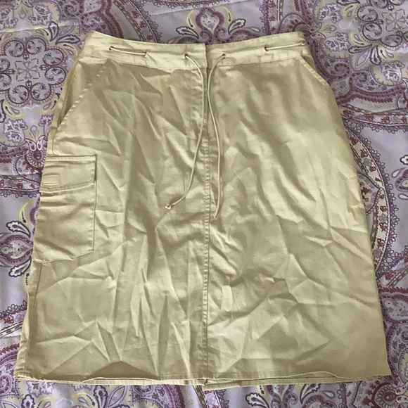 Tan skirt size8. Was given to me. I’ve never worn it. - Picture 2 of 5